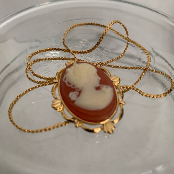 New vintage coral Cameo Pendant Necklace Right-facing - Picture 2 of 13